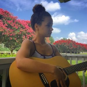 Meet your Posher, Shana