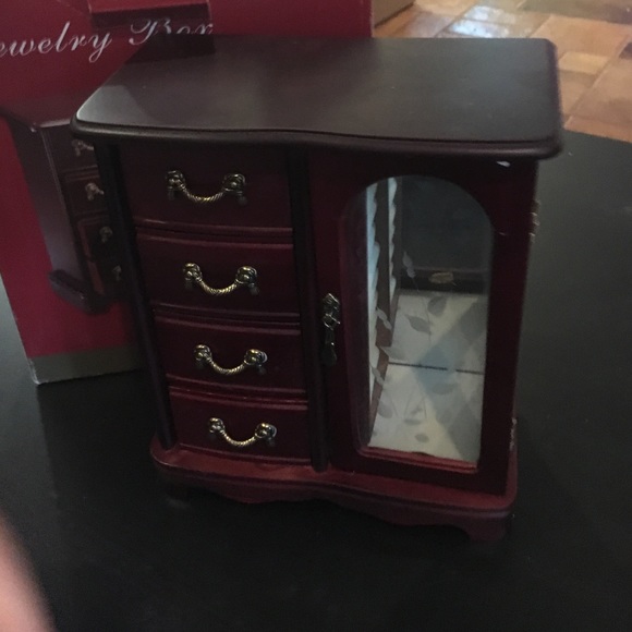 Jewelry box