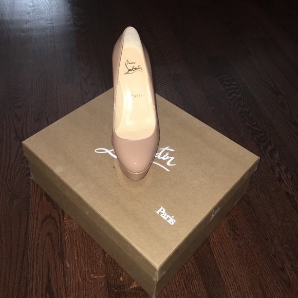 Christian Louboutin NUDE classic Bianca shoe