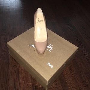 Christian Louboutin NUDE classic Bianca shoe