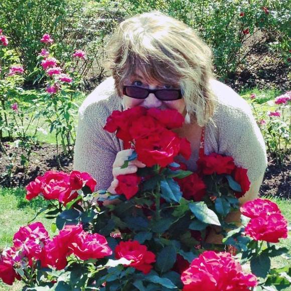 Meet your Posher, Carol - Picture 1 of 1