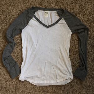 VS PINK white and gray baseball tee