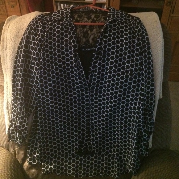 Beautiful Zac & rachel top.