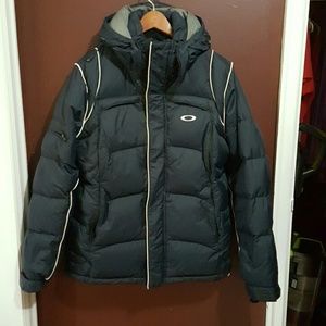 Oakley Ski Jacket🎉🎉🎉🎉 FLASH SALE 🎉🎉🎉🎉🎉