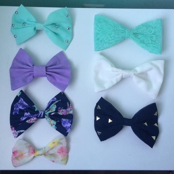 7 Hair Bows