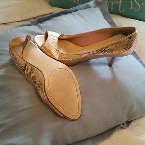 Gold sexy shoe