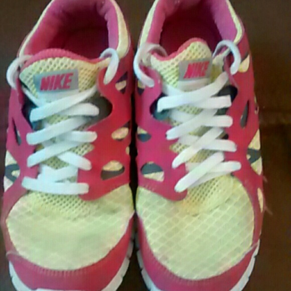 Nike - Picture 2 of 4