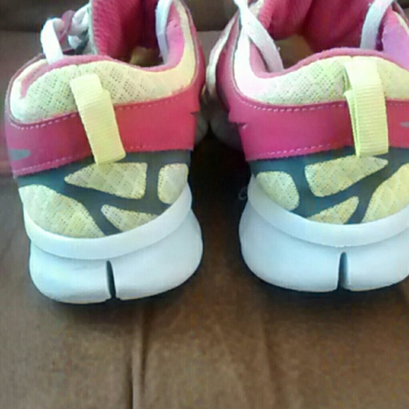 Nike - Picture 3 of 4