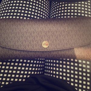 Michael Kors Wallet that converted to wristlet
