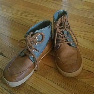 Old Navy Canvas/Leather front sneakers