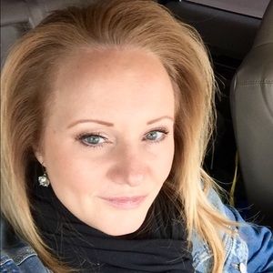 Meet your Posher, Joelle