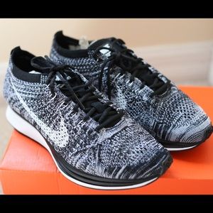 Nike Flyknit Racer Oreo 2.0 sz 6 Men's 7.5 Women's
