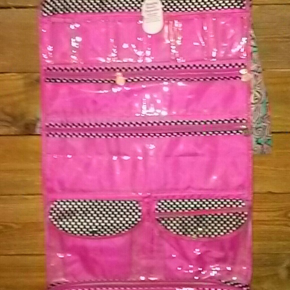 Hanging beauty organizer