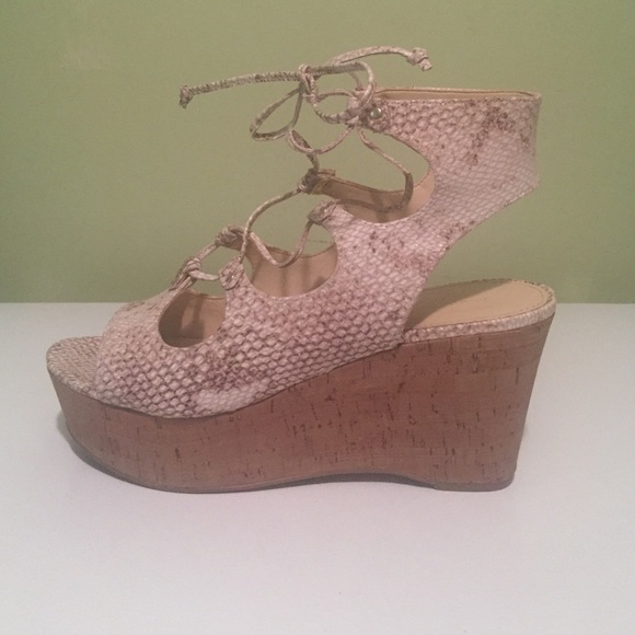 Marc Fisher Lace Up Platforms - Picture 1 of 4