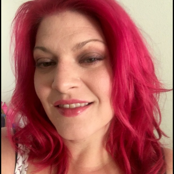 Meet your Posher, Jennifer - Picture 1 of 1