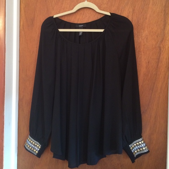Alfani Tops - 📢 Stunning Alfani Top w/ 16W NWOT!