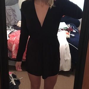 Black Tulip 🌷 Dress w/ low V neck