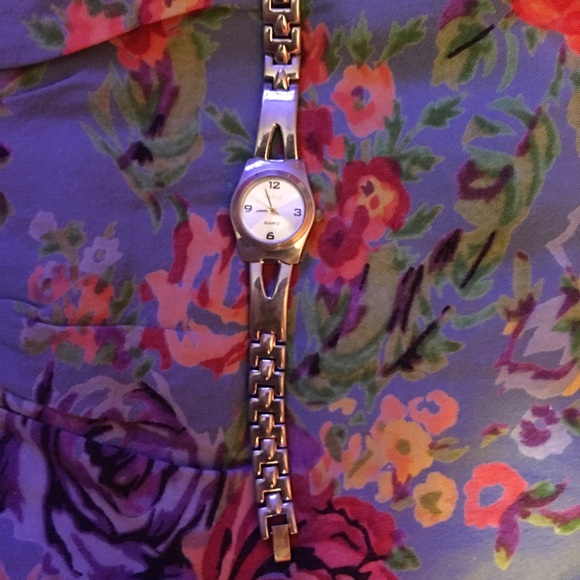 Authentic Vintage Gucci Watch - Picture 1 of 3