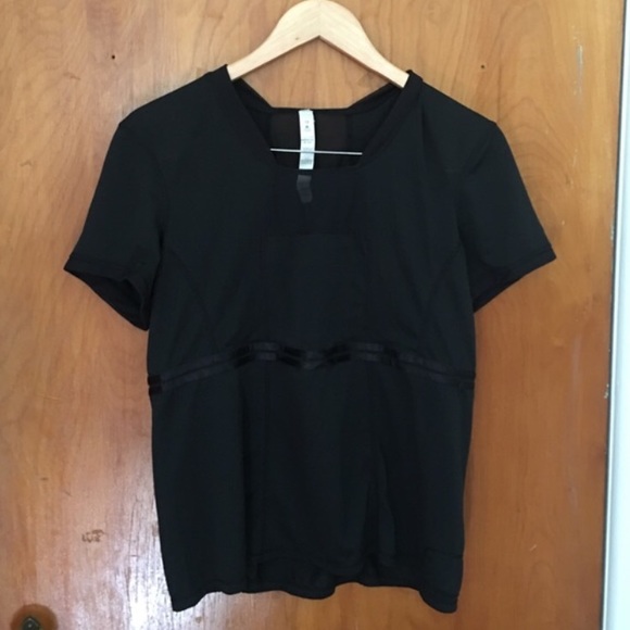 Lululemon black v neck t shirt w mesh - Picture 1 of 3