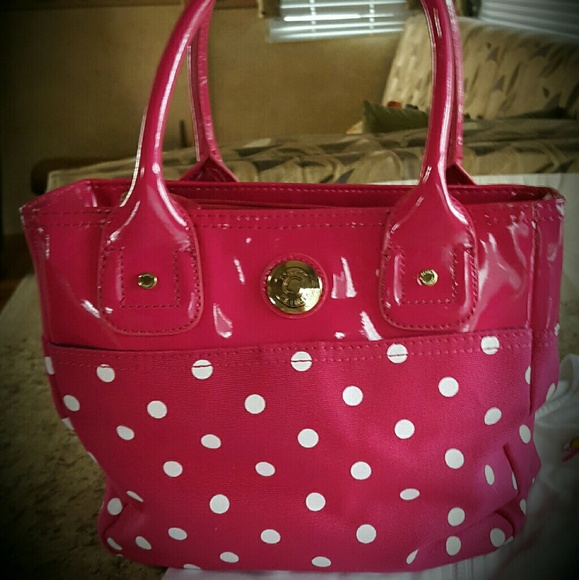 Tommy Hilfiger Handbags - Super Cute Tommy Hilfiger Pink Purse