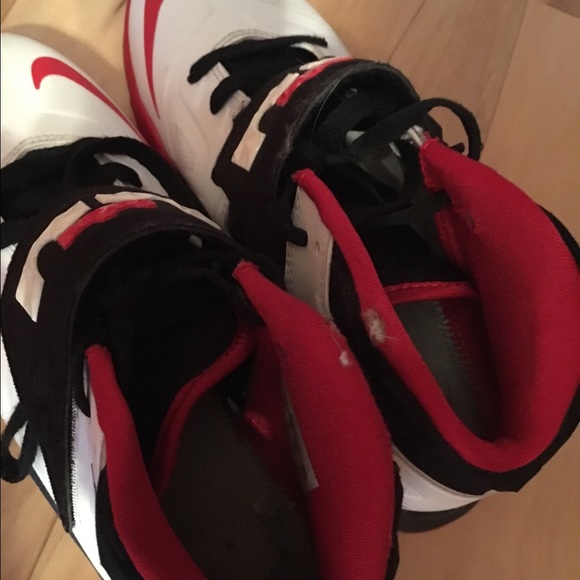 Nike lebrons size 7 y - Picture 3 of 4