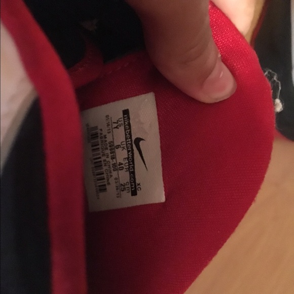 Nike lebrons size 7 y - Picture 4 of 4