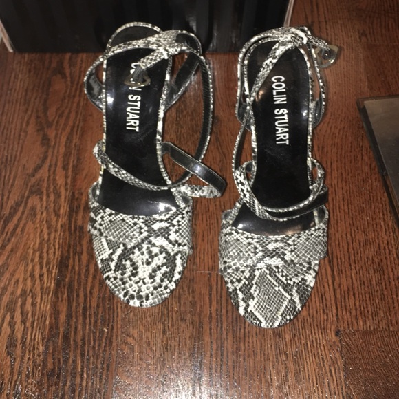 Snake skin leather shoe
