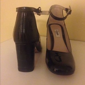 Women's dress shoe