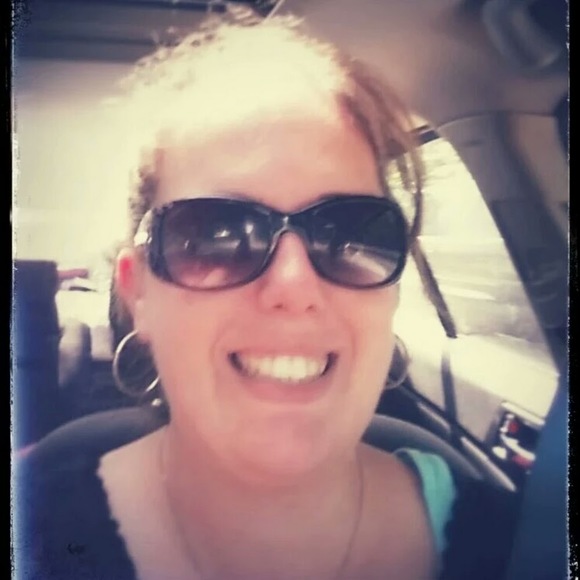 Meet your Posher, Jenn - Picture 1 of 1