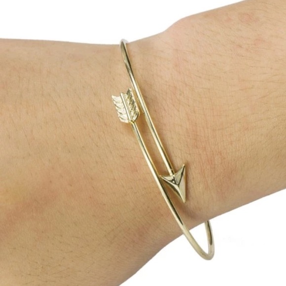 Jewelry - Gold Arrow Bracelet✨NEW ITEM 9/9/16✨