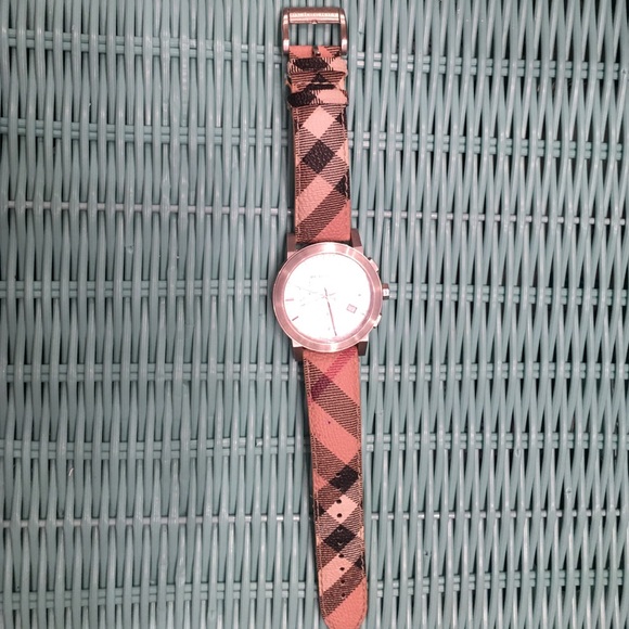 Burberry watch - Picture 2 of 4