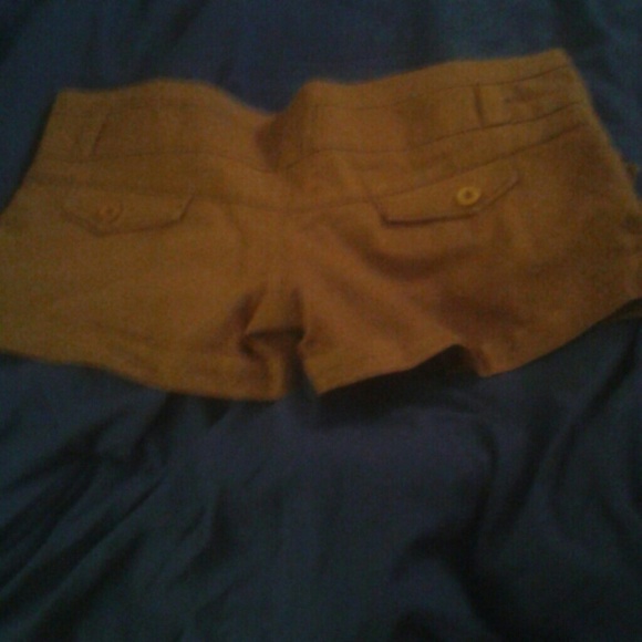 Size 7 Dolce & Gabbana shorts. - Picture 3 of 3