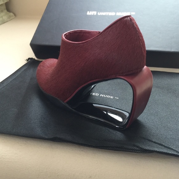 United Nude Möbius Bootie in Bordeaux - Picture 2 of 4