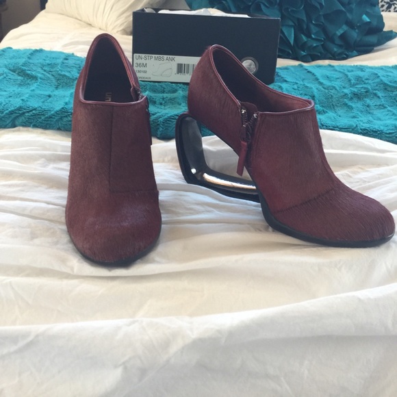 United Nude Möbius Bootie in Bordeaux - Picture 3 of 4
