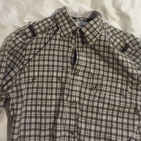 Button up - Picture 2 of 3