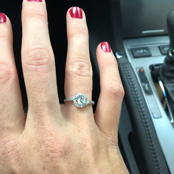 14k. 32 diamond, aquamarine gemstone center ring - Picture 1 of 2