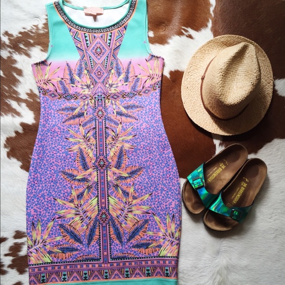 PEACHPUFF Bright Fitted Dress Size M