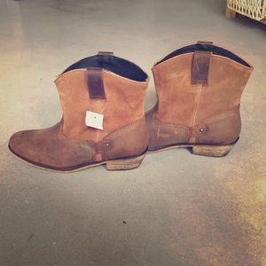 Santa Fe Co Peter Pan Boot