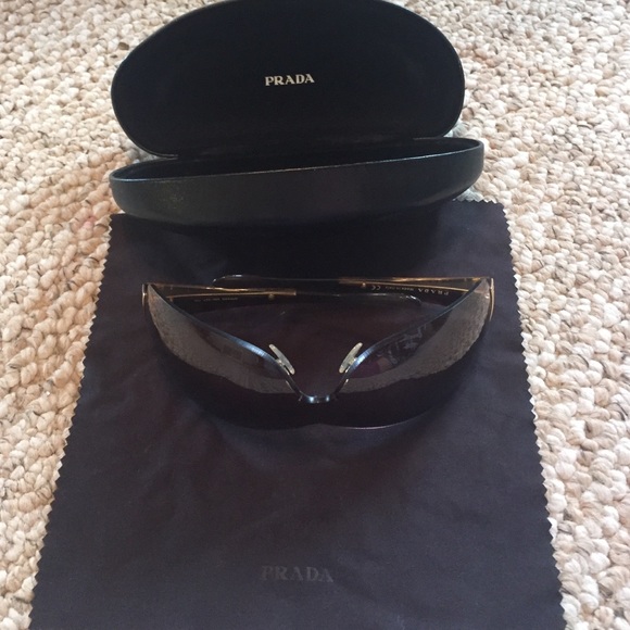 Authentic Prada Sunglasses serial #ap4343185