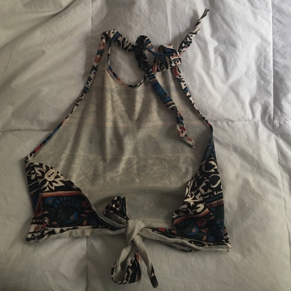 Halter top - Picture 3 of 3