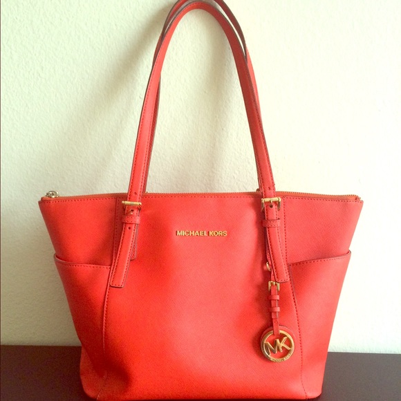 Michael Kors Handbags - ❤️Michael Kors Mandarin Red Jet Set Tote Saffiano