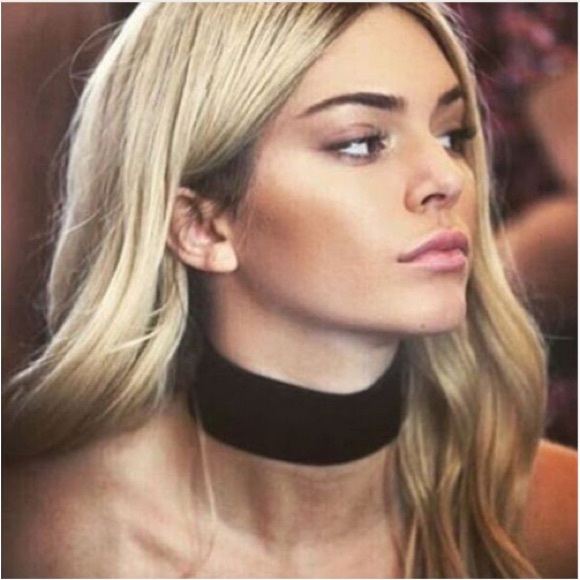 Boutique Jewelry - Black Thick Velvet Choker