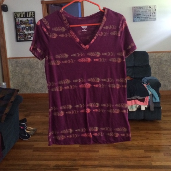 Maroon tshirt