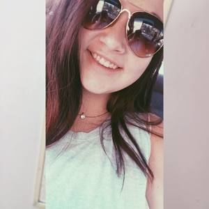 Meet your Posher, Elizabeth