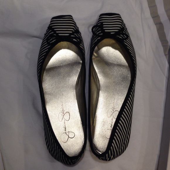 Black/white stripe flats