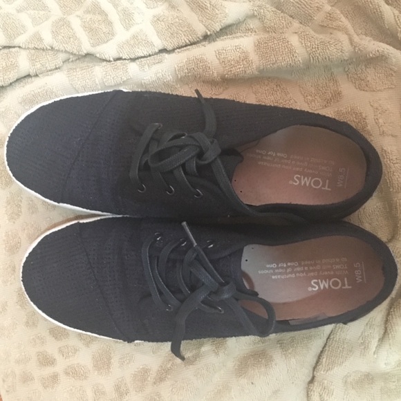 black toms