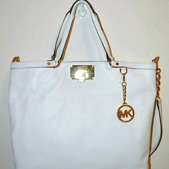 AUTH. Michael Kors Optic White Large Shoulder Bag - Picture 1 of 4