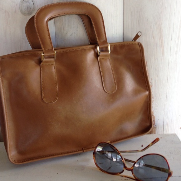 Vintage Handbags - Vintage 1980's faux leather handbag purse