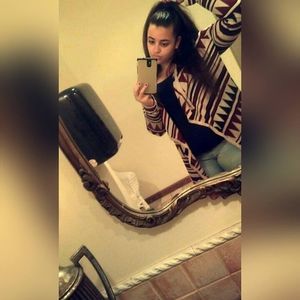 Meet your Posher, Dina