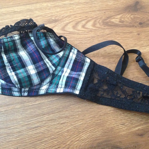 ❌SOLD❌ Forever 21 unlined bra - Picture 2 of 4